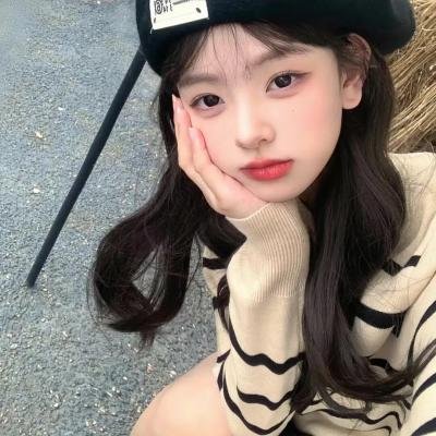 追梦的黎族女娃娃
